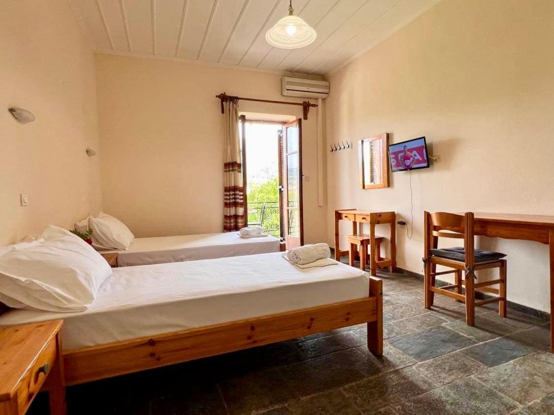 Appartamento Kastro Aggeliki Kardhamili Esterno foto